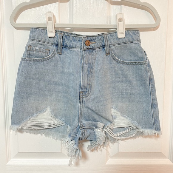 *NWT* FASHION NOVA Trailblazer High Waisted Denim Shorts - Light Blue Wash - Picture 3 of 5